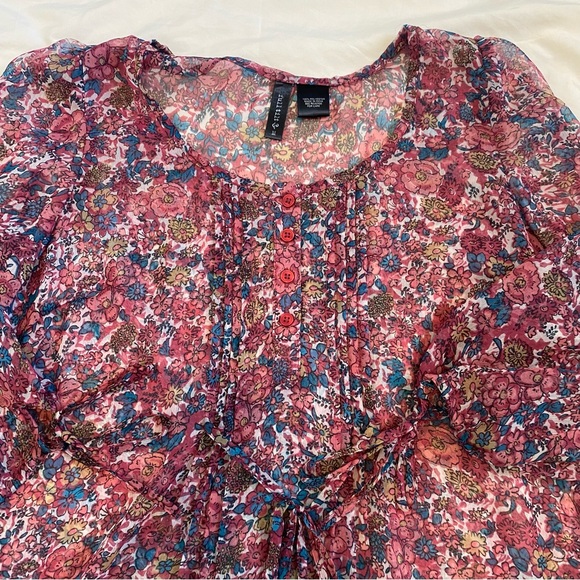 Floral Mesh Flowy Top - Picture 1 of 6